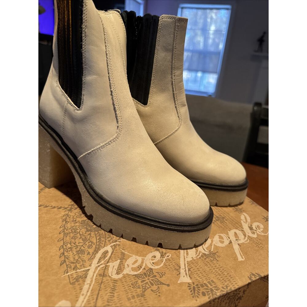 Free People James Chelsea Boot White Leather 37.5 (Size US Women's 7) $195 MSRP - Picture 2 of 4